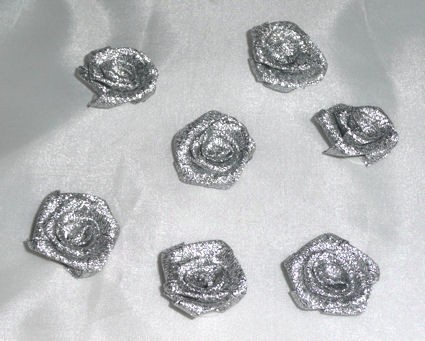 Textile Rosenblüten, met.-silber, II. WAHL, überlagert