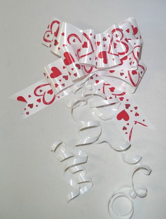 1 Ziehschleife / Fertig-Schleife 'Love' weiß mit roten Herzchen, ca. 5 x 115 cm